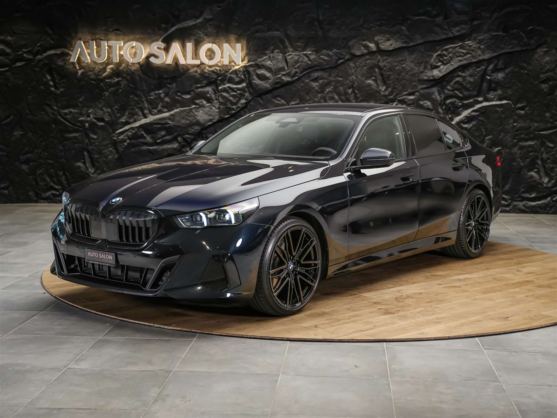 BMW 520i M Sport Steptronic *Werksgarantie*21" Felgen*El. Sitze mit Memory*-showroom-element-1