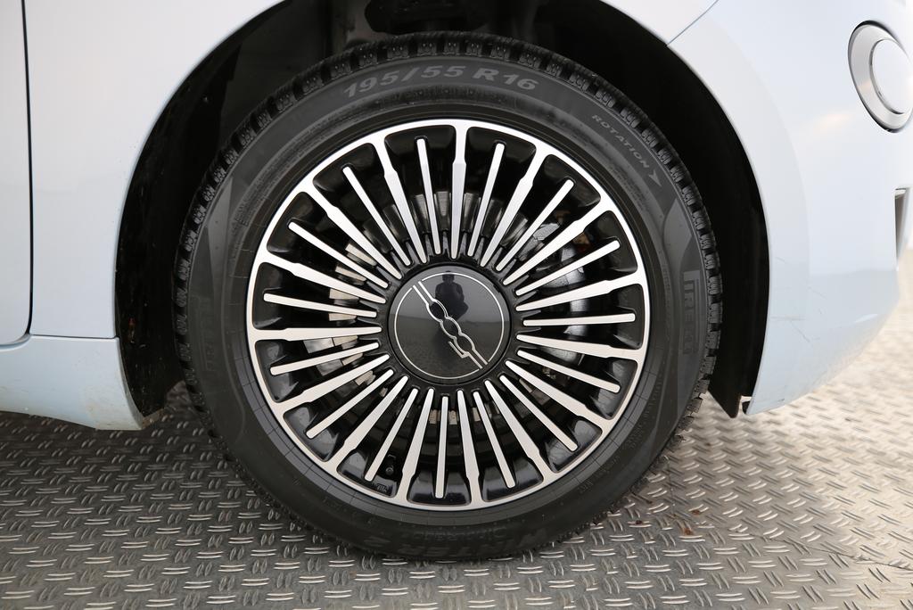 FIAT 500 Cabrio Swiss Edition-image-11