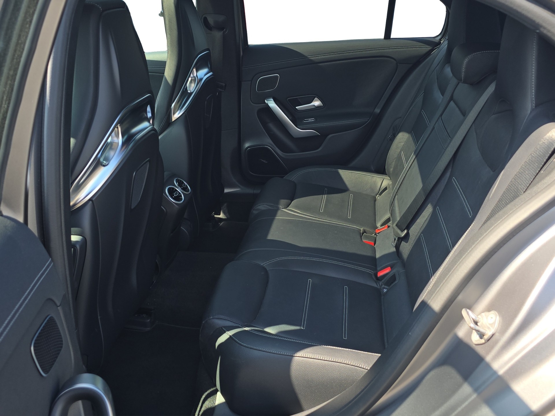 MERCEDES-BENZ A 45 S AMG 4Matic+ Speedshift-image-10