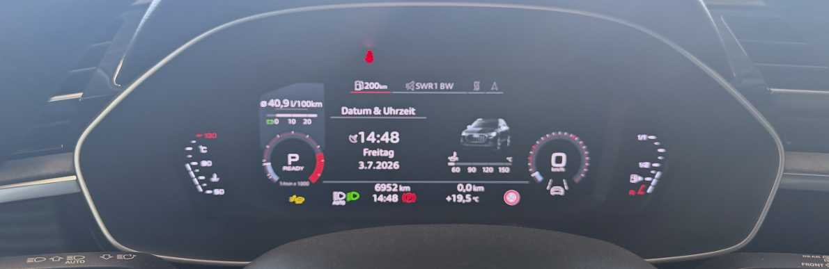 AUDI Q3 45 TFSI S line quattro S-tronic-image-8