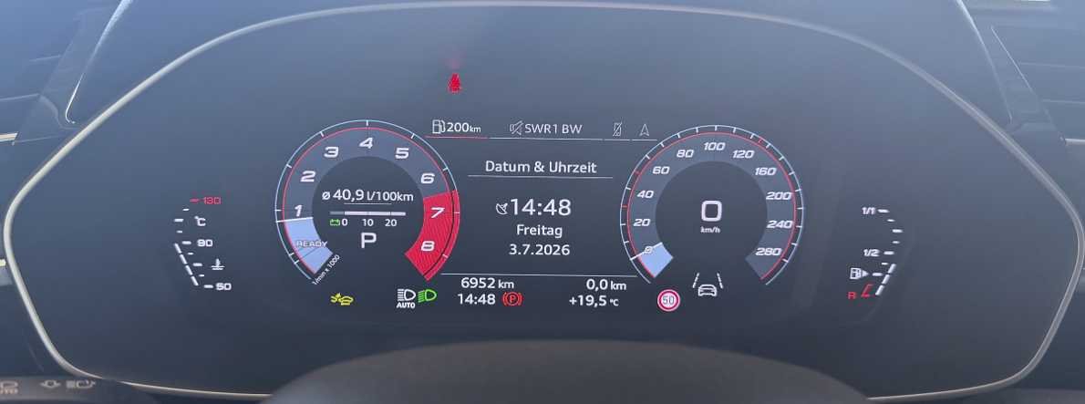 AUDI Q3 45 TFSI S line quattro S-tronic-image-7