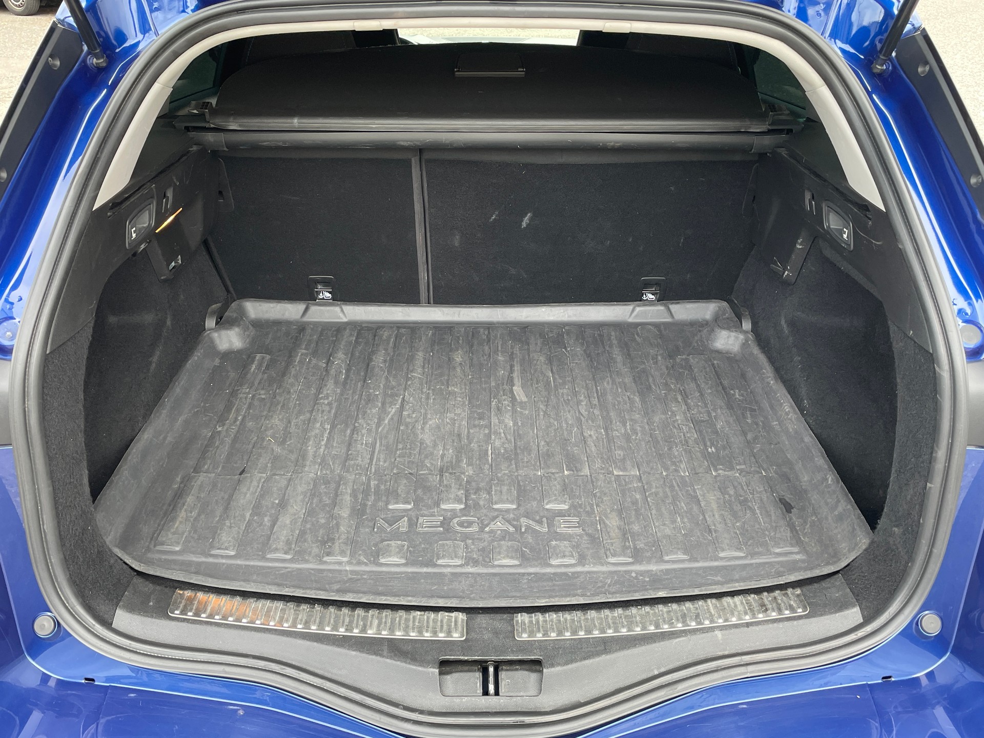RENAULT Mégane Grandtour 1.6 dCi GT Line EDC-image-11