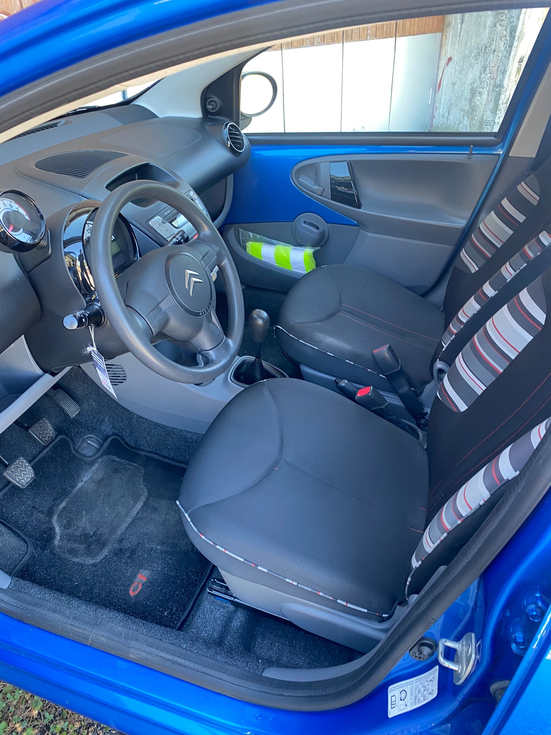 CITROEN C1 1.0i Swiss Style-image-4