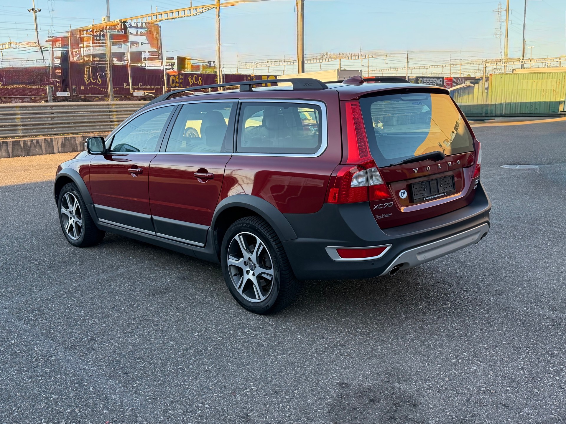 VOLVO XC70-image-2