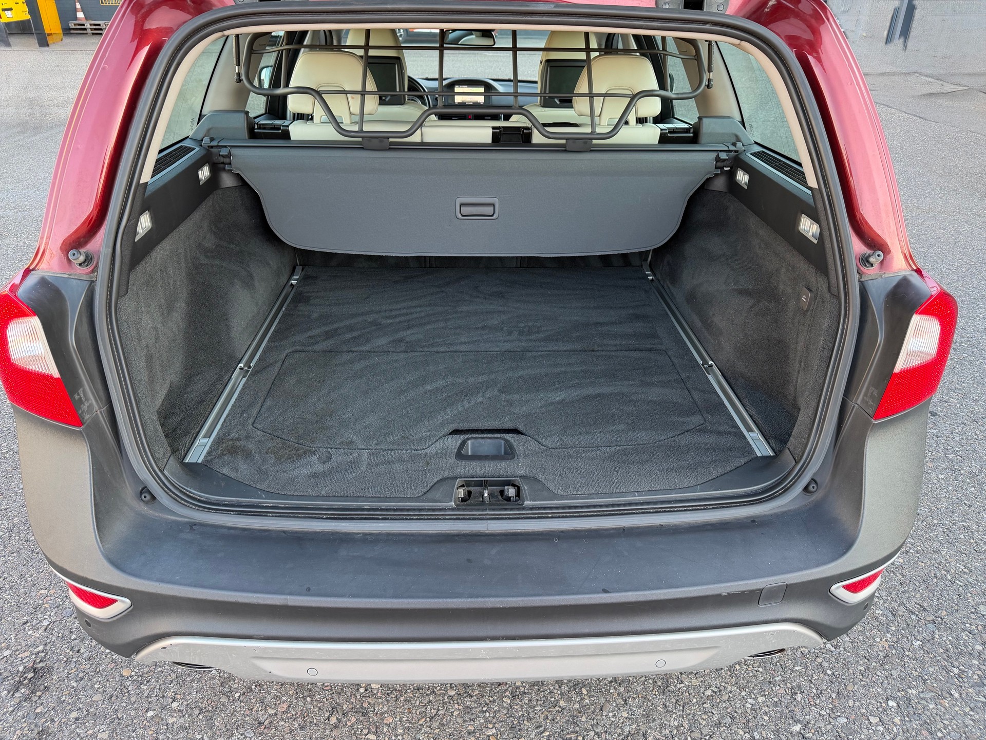 VOLVO XC70-image-12