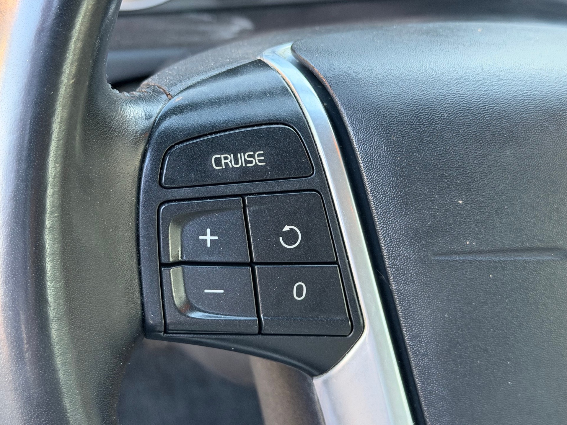 VOLVO XC70-image-15