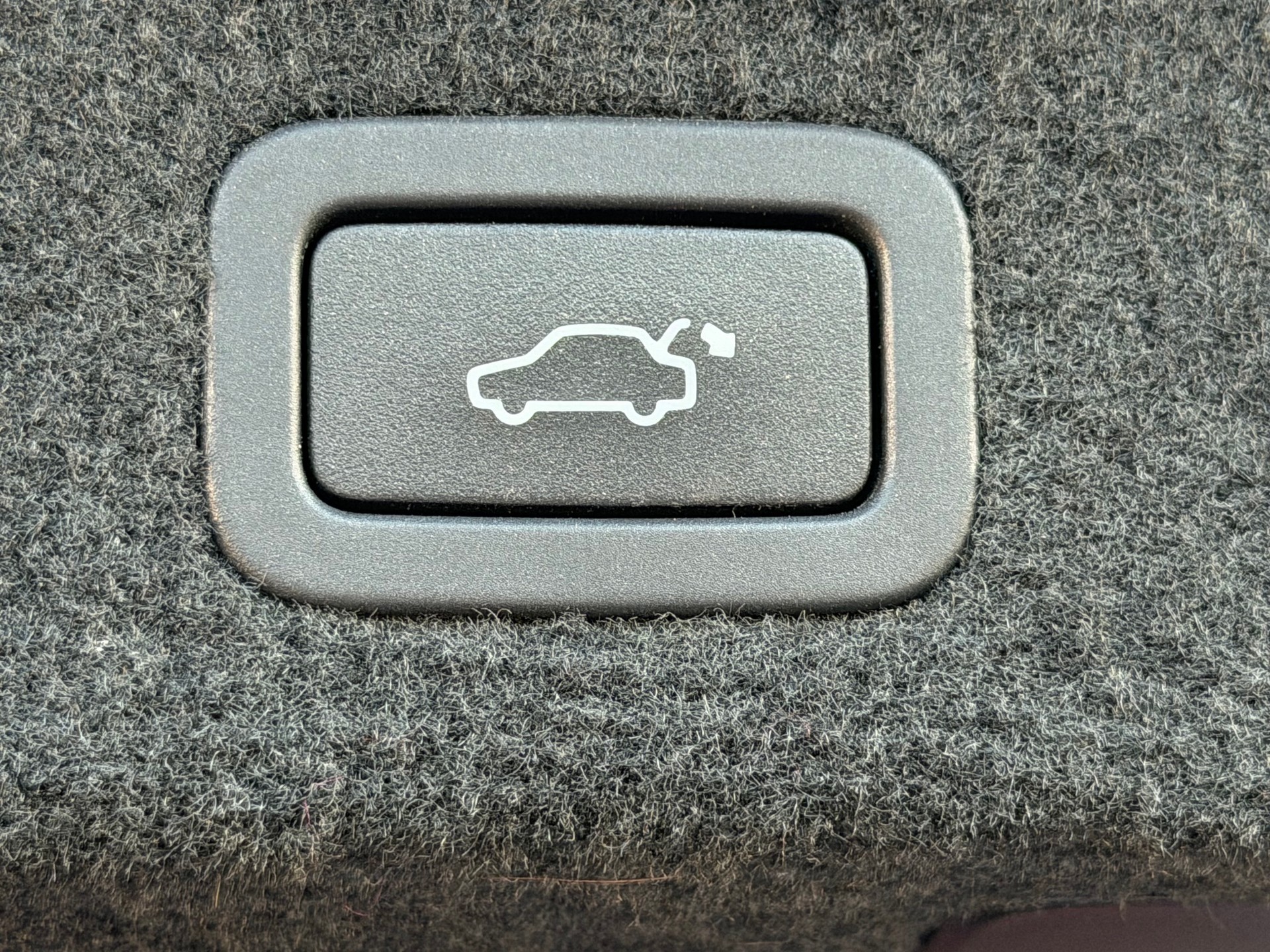 VOLVO XC70-image-13