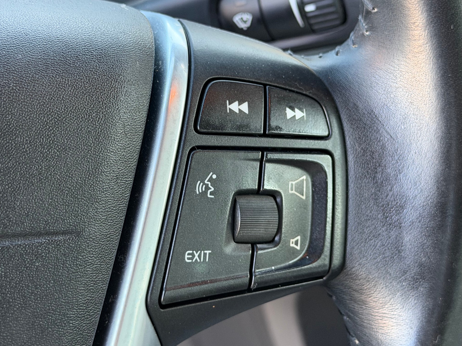 VOLVO XC70-image-16