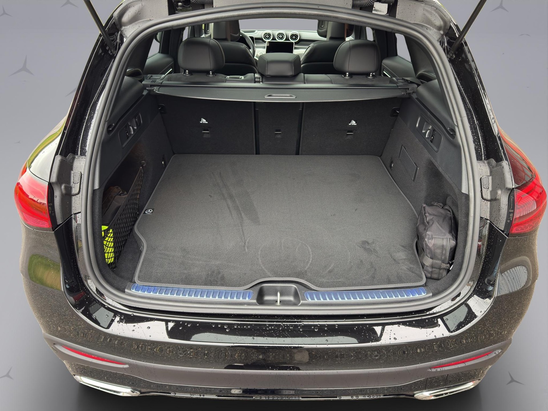 MERCEDES-BENZ GLC 400 e EQ Star AMG Line 4matic-image-17