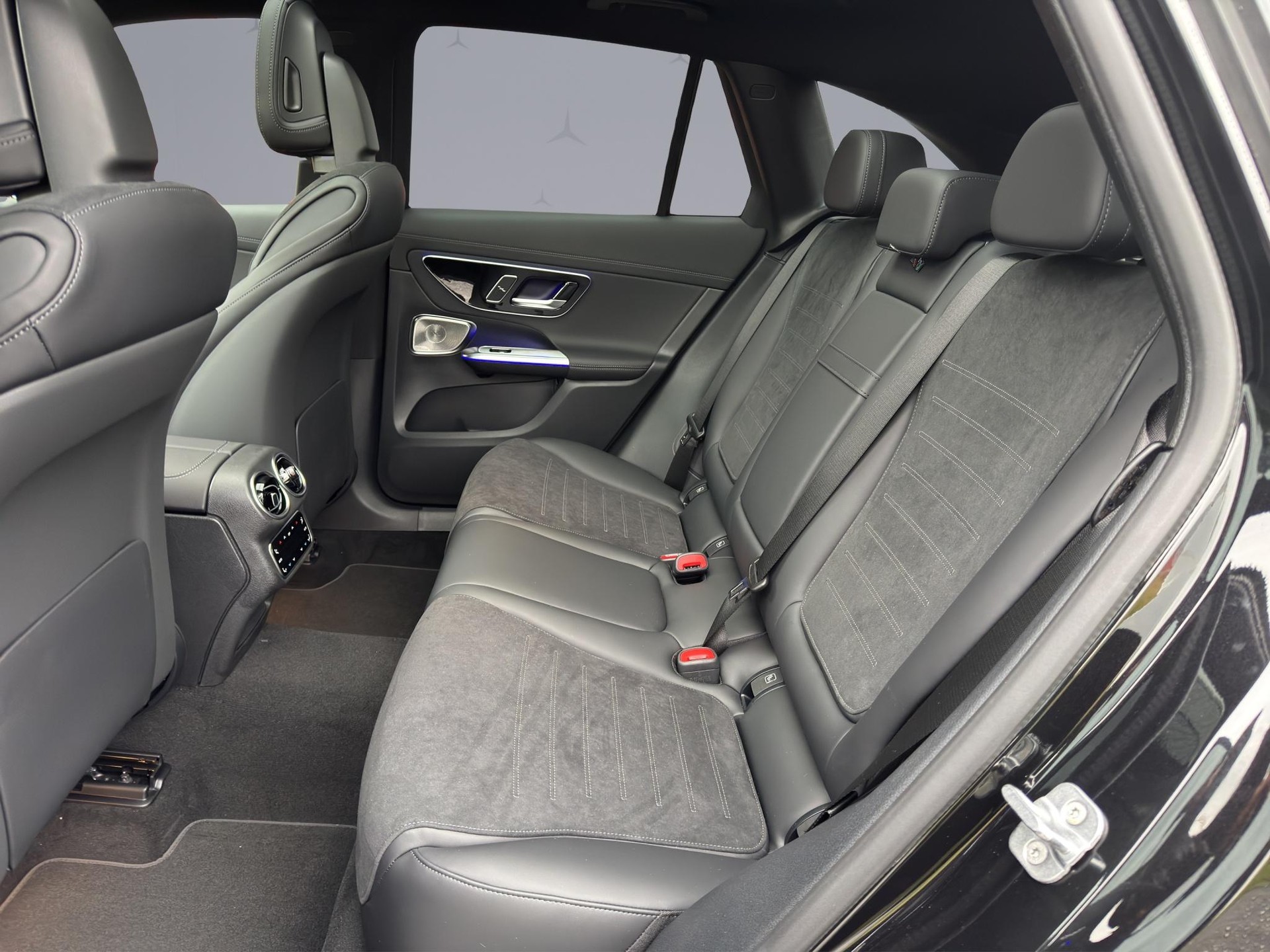 MERCEDES-BENZ GLC 400 e EQ Star AMG Line 4matic-image-11