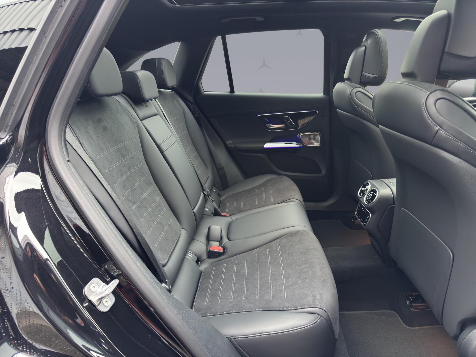 MERCEDES-BENZ GLC 400 e EQ Star AMG Line 4matic-image-16