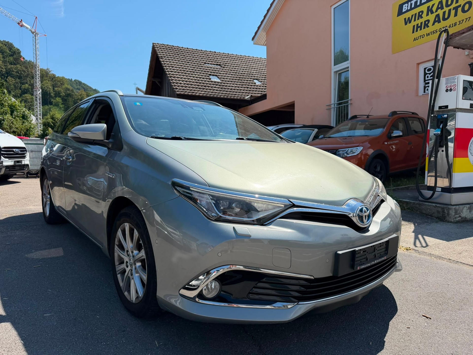 TOYOTA Auris Touring Sports 1.8 HSD Sol e-CVT-image-0