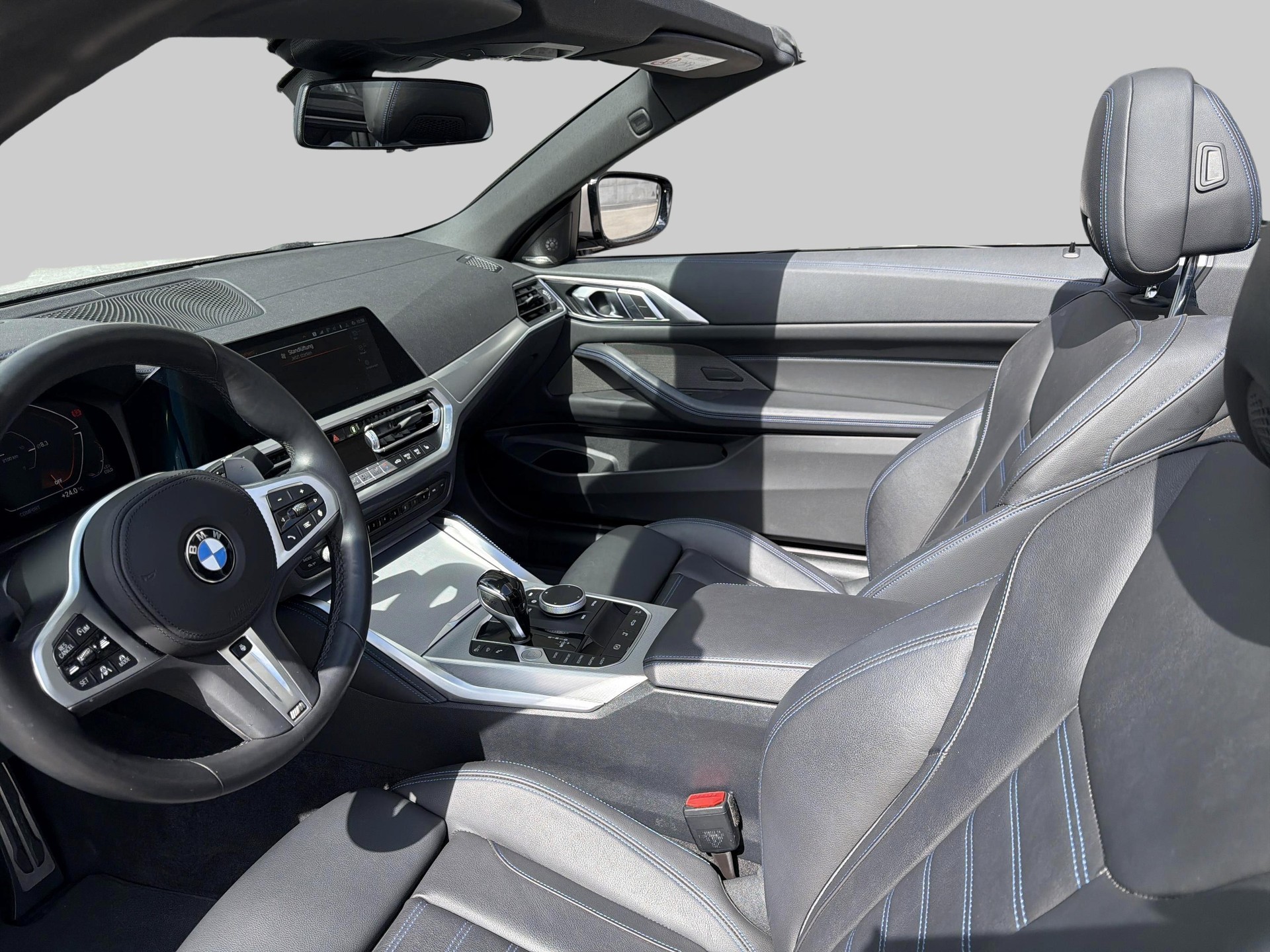 BMW M440i xDrive Cabrio-image-9