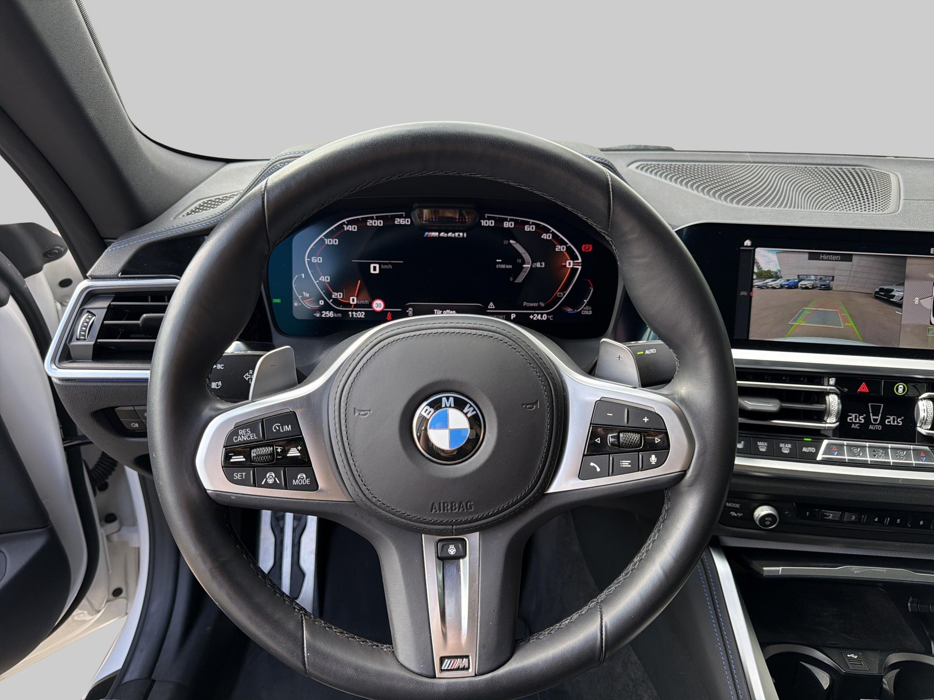 BMW M440i xDrive Cabrio-image-11