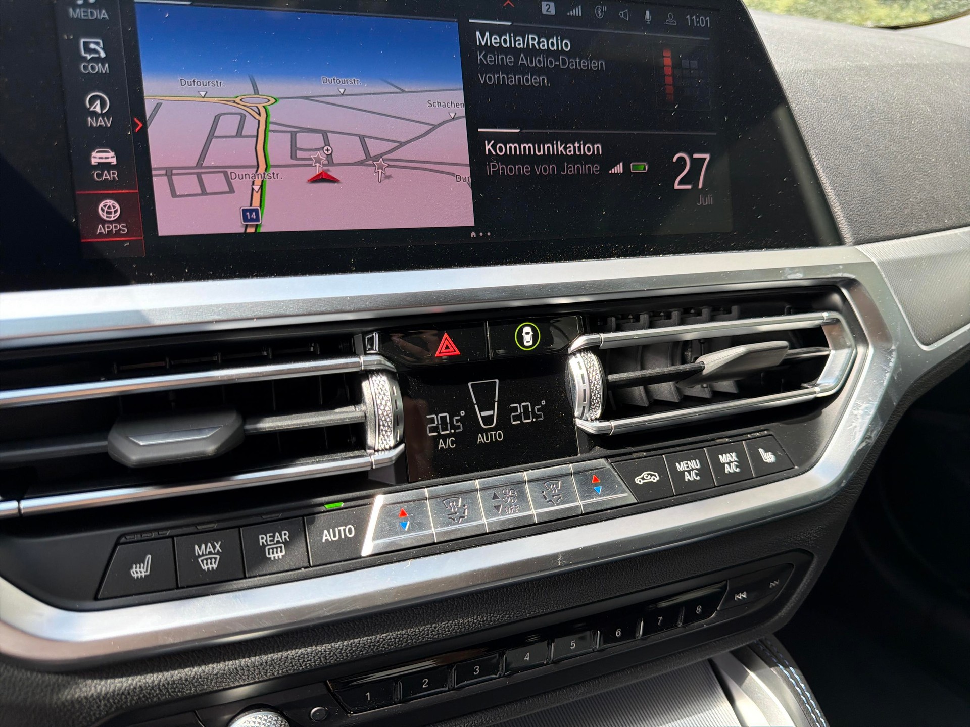 BMW M440i xDrive Cabrio-image-16