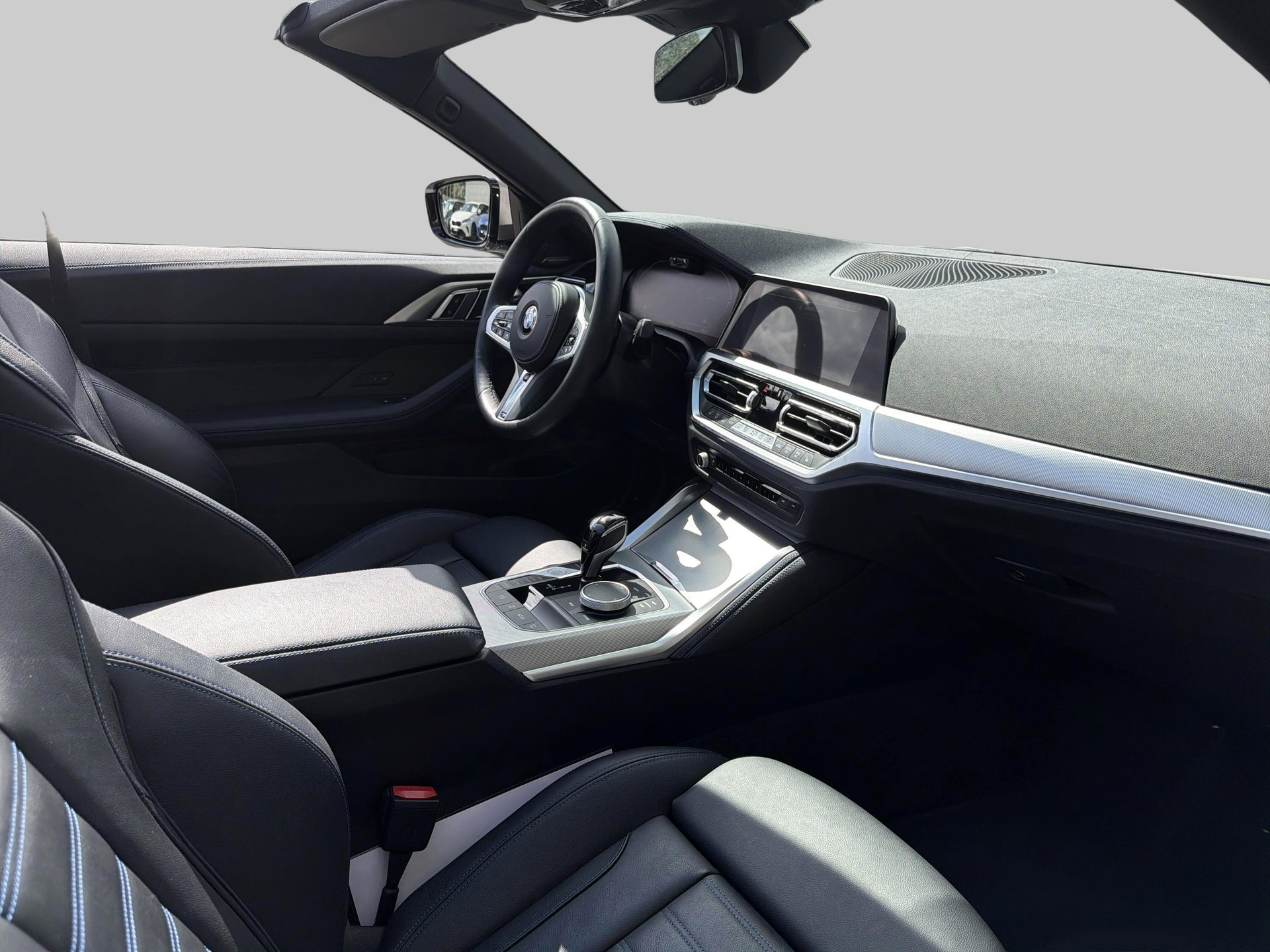 BMW M440i xDrive Cabrio-image-8