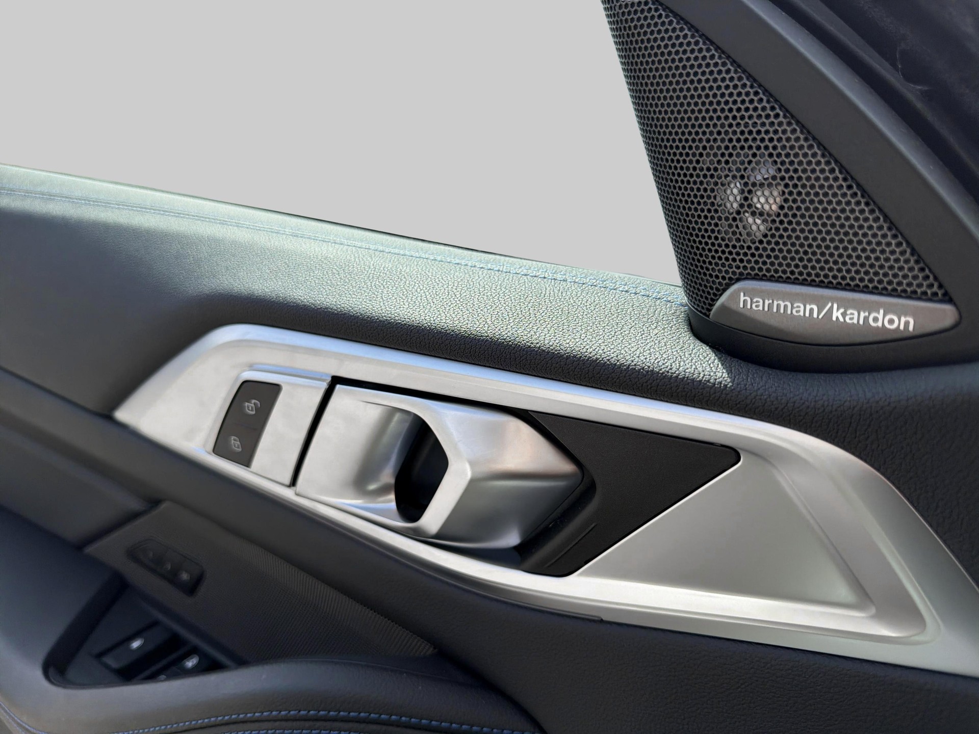 BMW M440i xDrive Cabrio-image-21