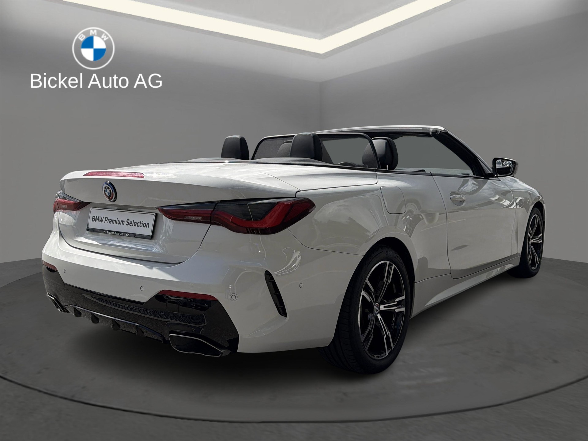 BMW M440i xDrive Cabrio-image-3