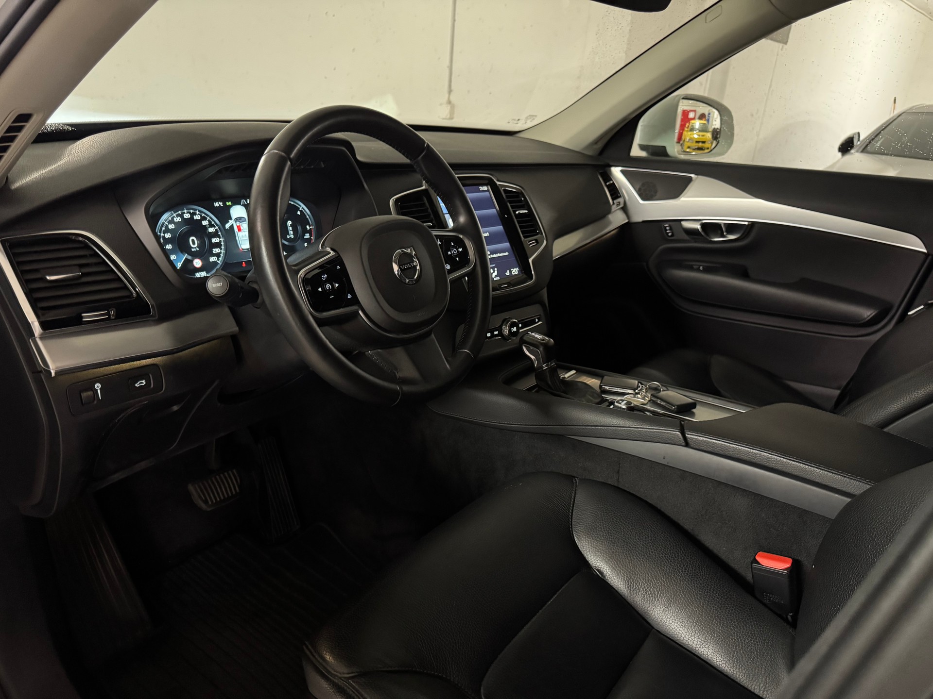 VOLVO XC90 D4 FWD Momentum Geartronic 1-Hand / CH-Fahrzeug-image-8