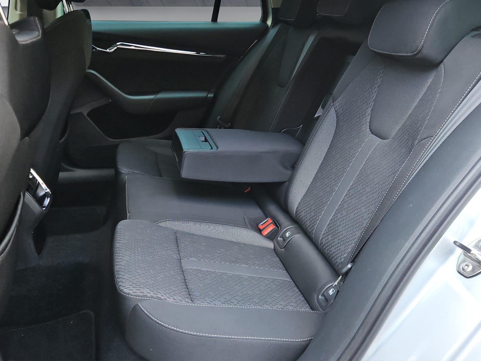 SKODA Skoda Octavia Style TDI 4x4-image-9