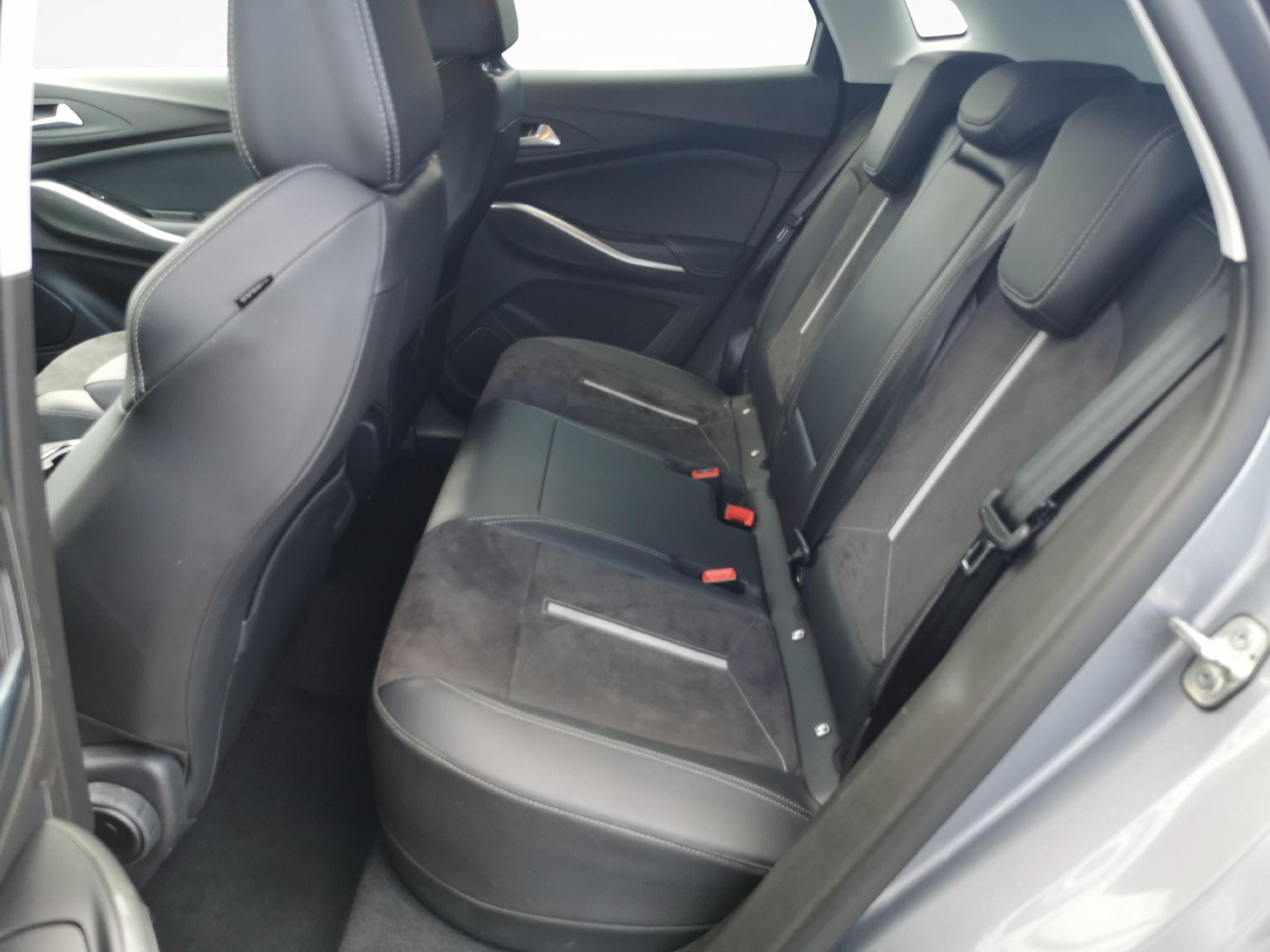 OPEL Grandland 1.6 T PHEV GSE-image-7