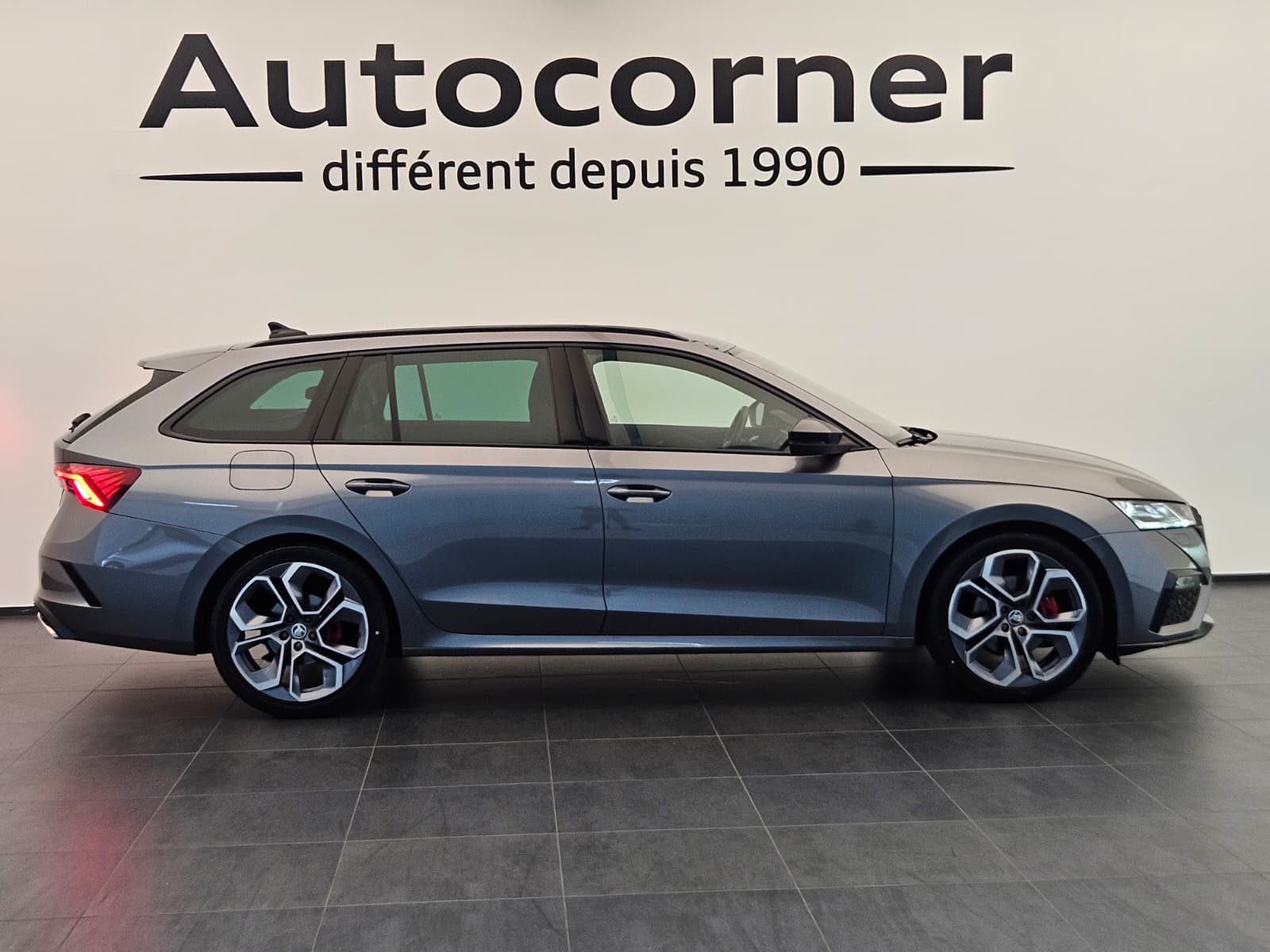 SKODA Octavia Combi 2.0 TDI DSG RS 4x4-image-5