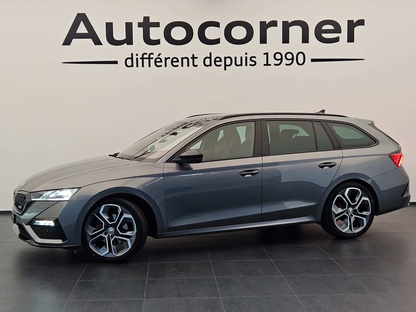 SKODA Octavia Combi 2.0 TDI DSG RS 4x4-image-0