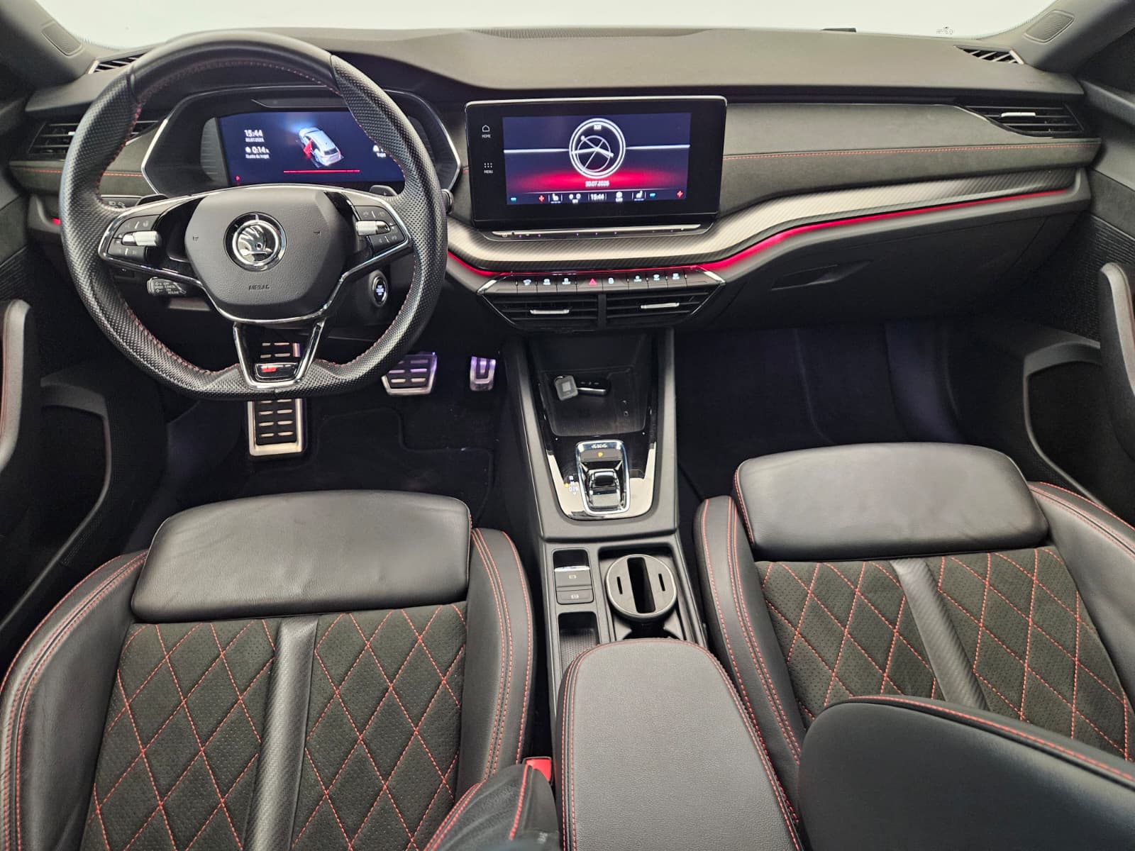 SKODA Octavia Combi 2.0 TDI DSG RS 4x4-image-9
