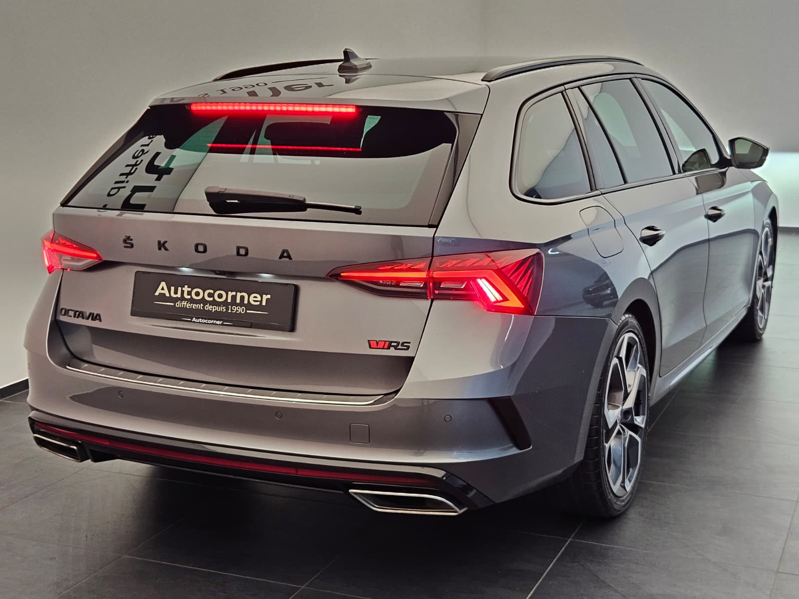 SKODA Octavia Combi 2.0 TDI DSG RS 4x4-image-6