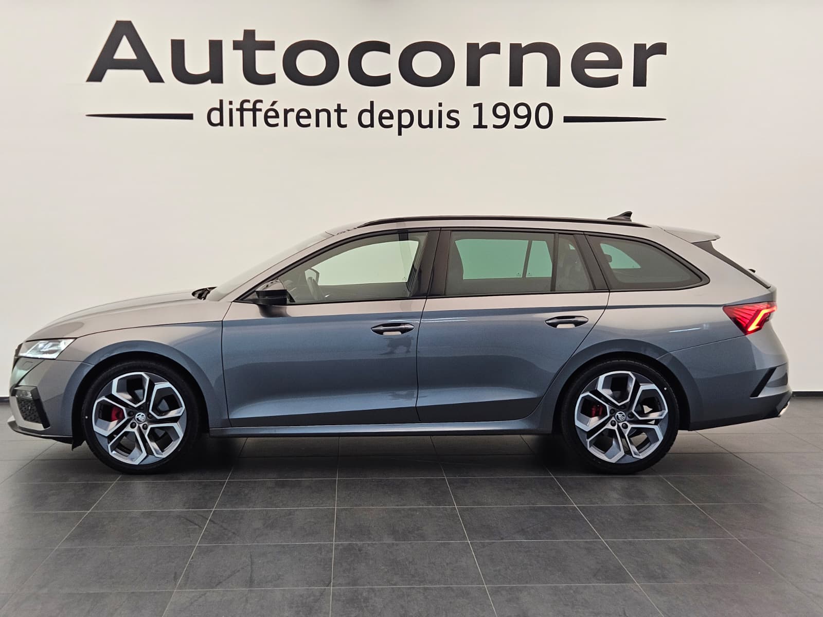 SKODA Octavia Combi 2.0 TDI DSG RS 4x4-image-1