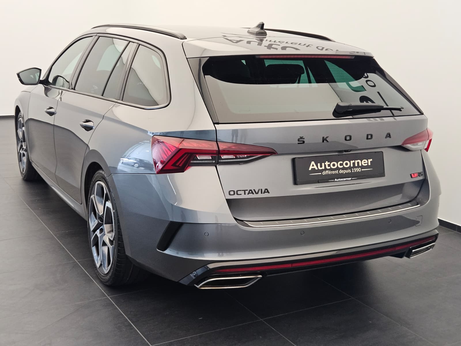 SKODA Octavia Combi 2.0 TDI DSG RS 4x4-image-8