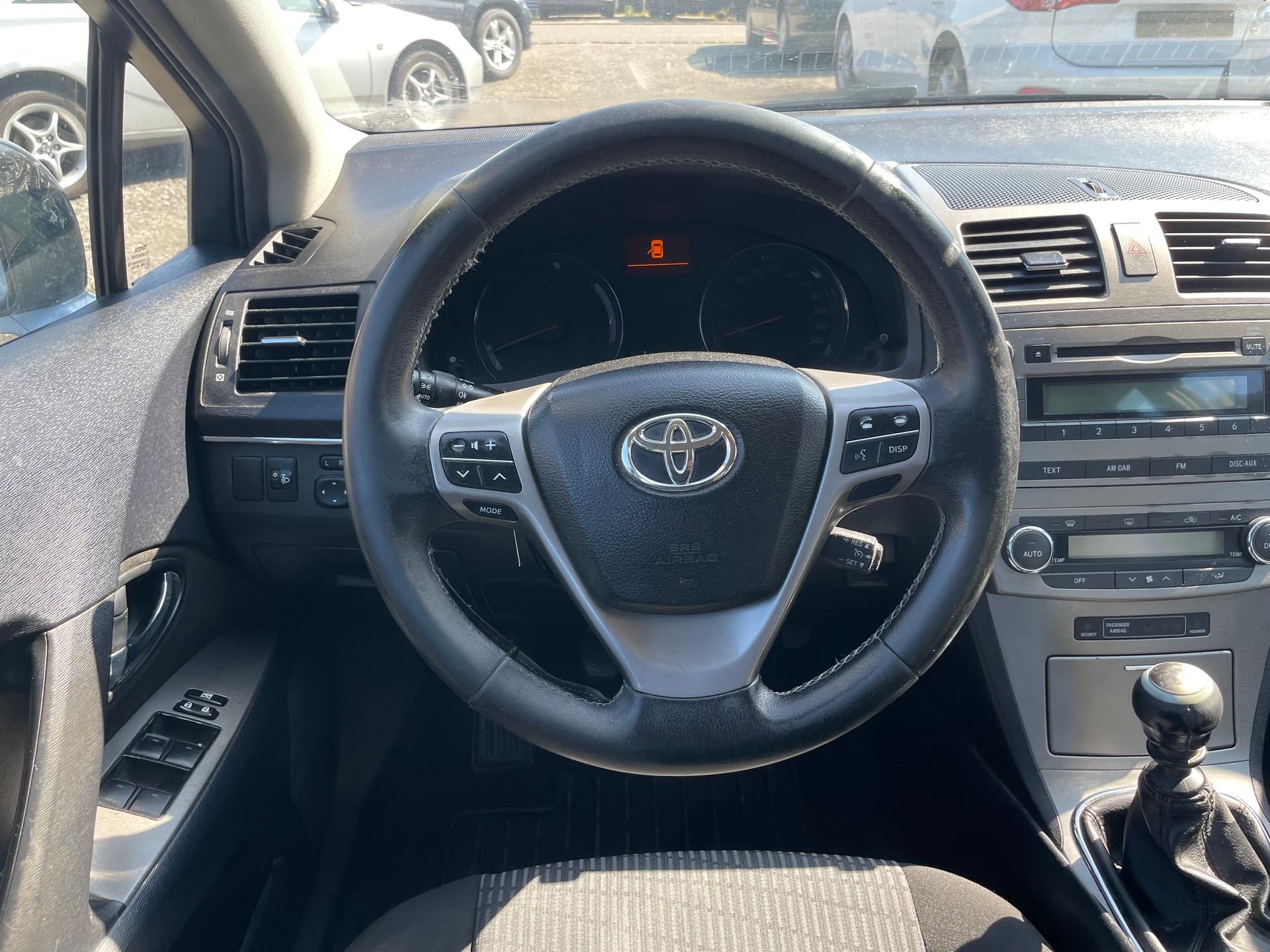 TOYOTA Avensis 2.0 Linea Sol-image-9