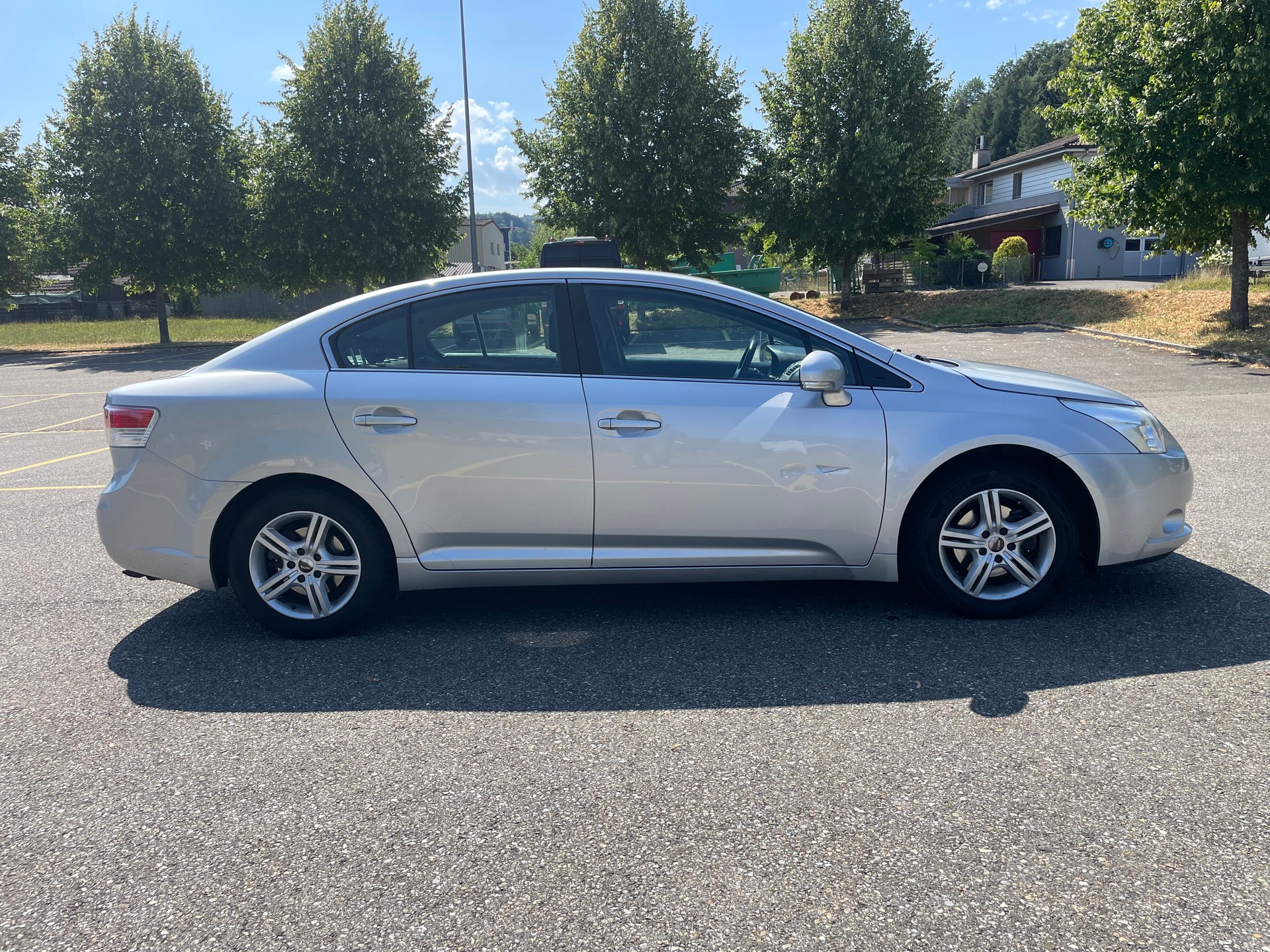 TOYOTA Avensis 2.0 Linea Sol-image-4