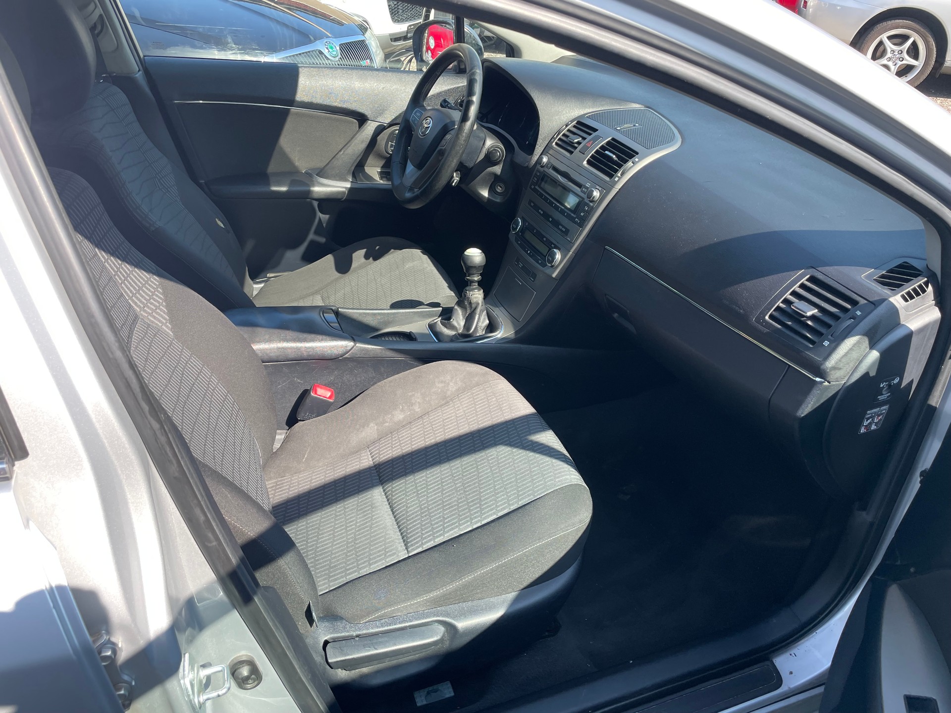 TOYOTA Avensis 2.0 Linea Sol-image-11
