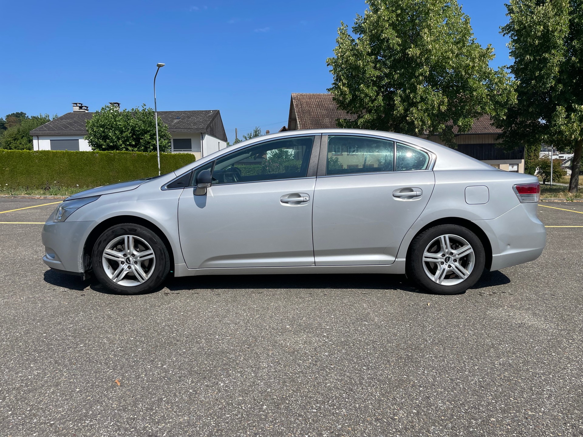 TOYOTA Avensis 2.0 Linea Sol-image-3