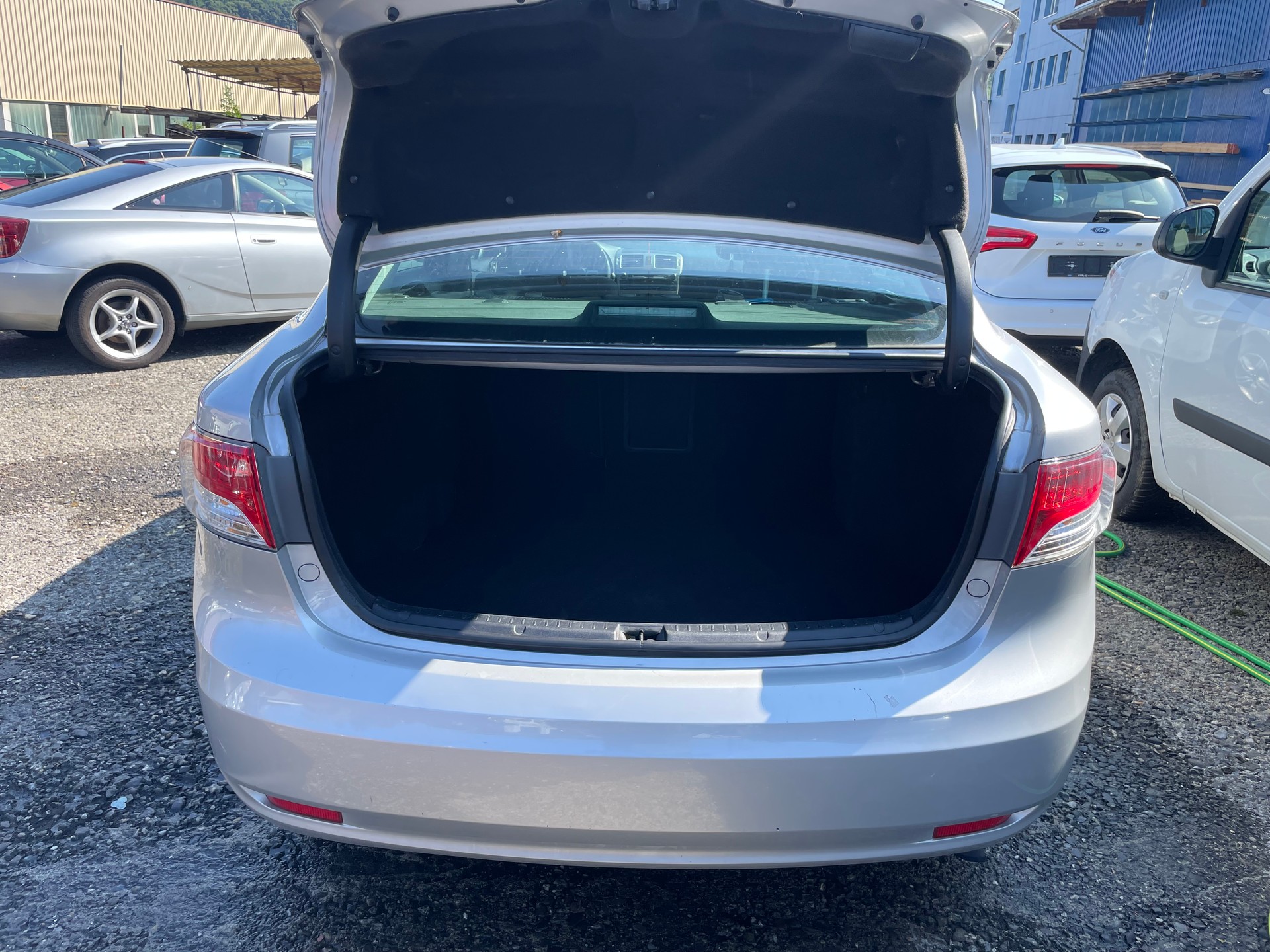 TOYOTA Avensis 2.0 Linea Sol-image-13