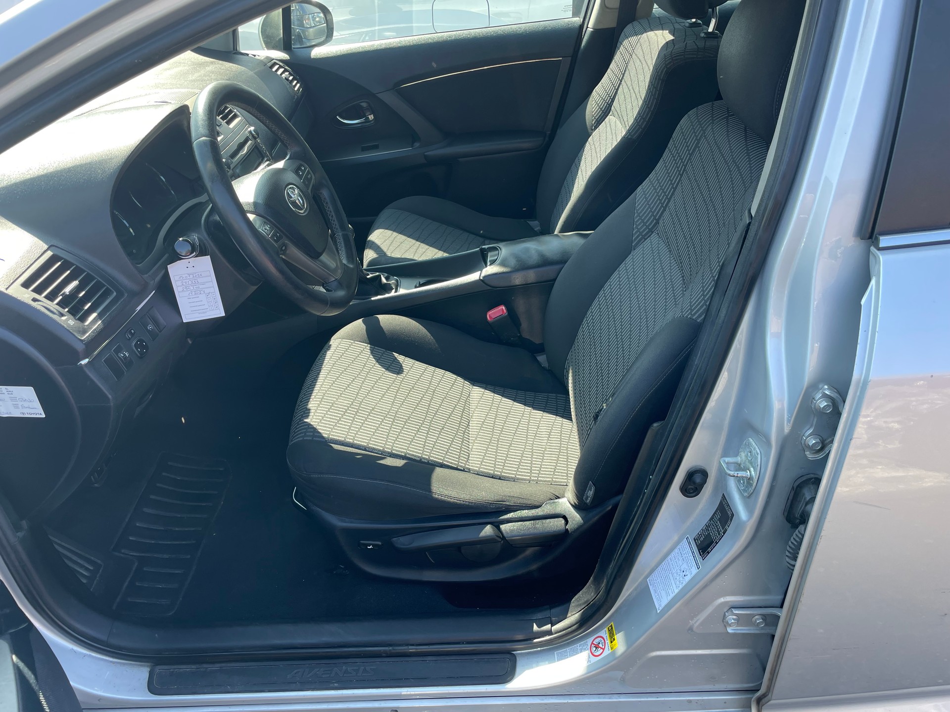 TOYOTA Avensis 2.0 Linea Sol-image-10