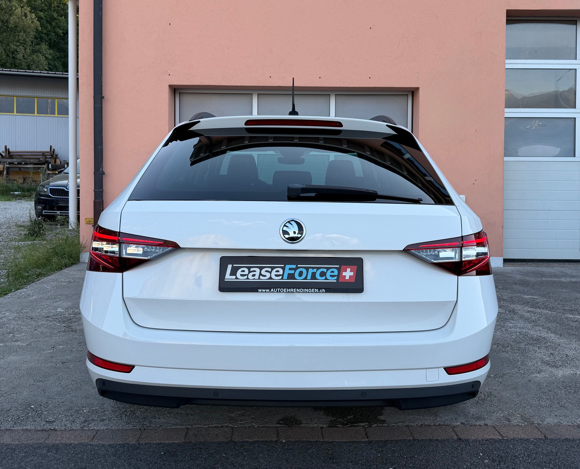 SKODA Superb Combi 2.0 TDi Style 4x4 DSG-image-5