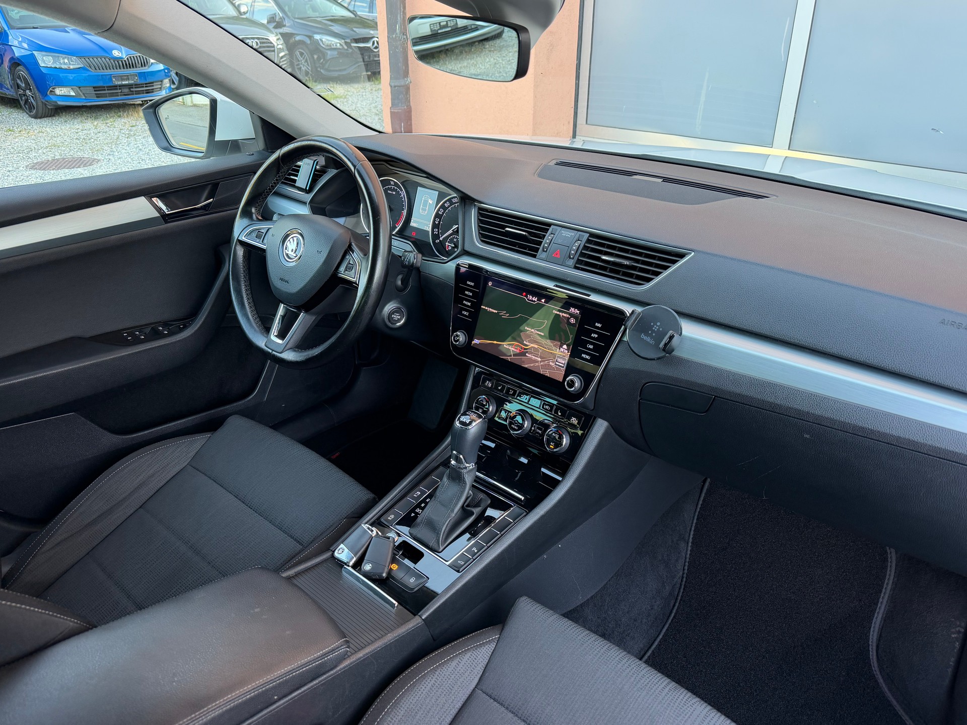 SKODA Superb Combi 2.0 TDi Style 4x4 DSG-image-12