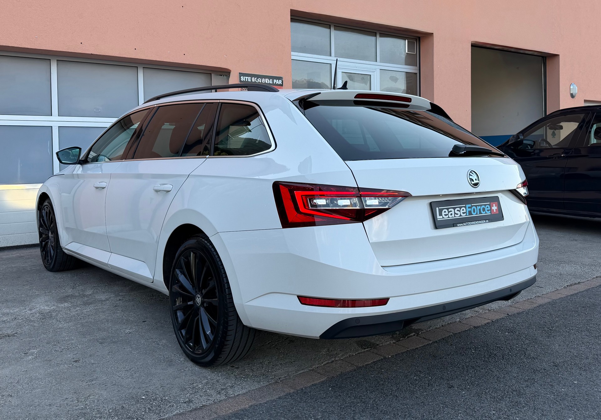 SKODA Superb Combi 2.0 TDi Style 4x4 DSG-image-3