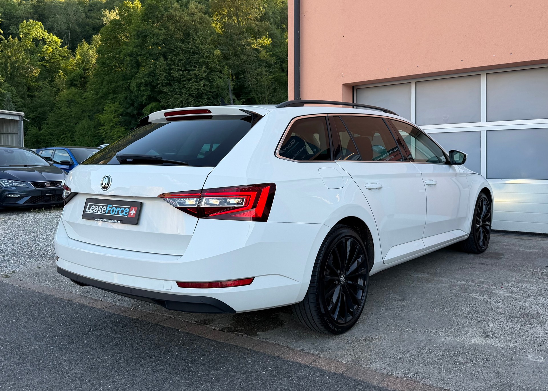 SKODA Superb Combi 2.0 TDi Style 4x4 DSG-image-2
