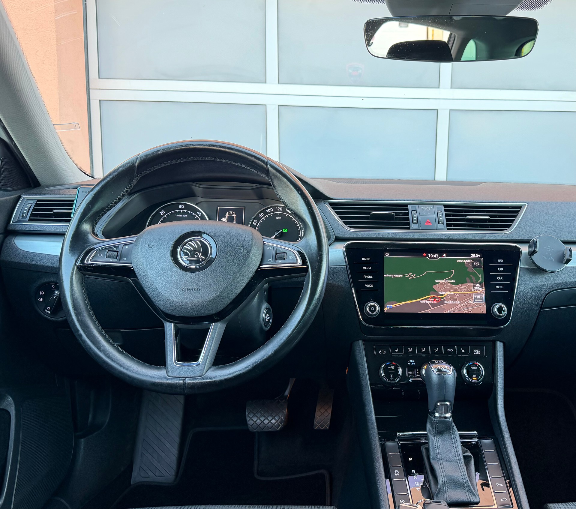 SKODA Superb Combi 2.0 TDi Style 4x4 DSG-image-10