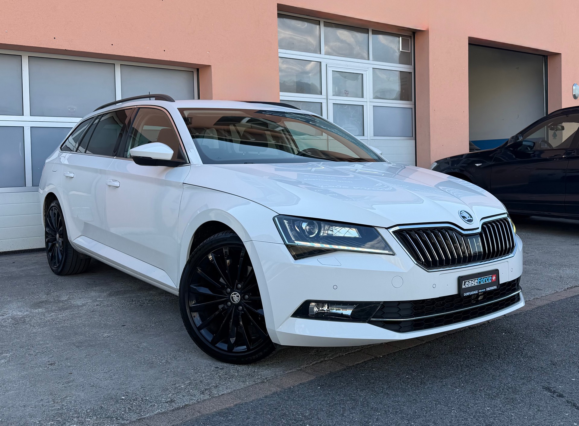 SKODA Superb Combi 2.0 TDi Style 4x4 DSG-image-0