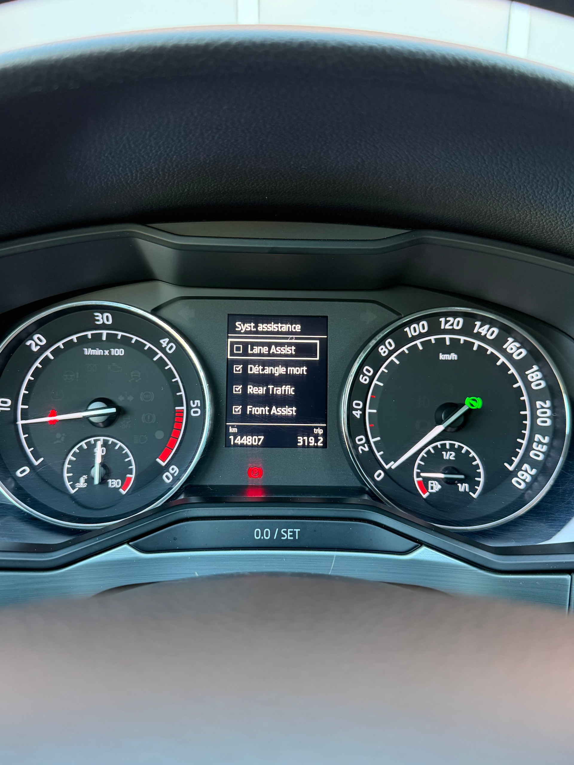 SKODA Superb Combi 2.0 TDi Style 4x4 DSG-image-13