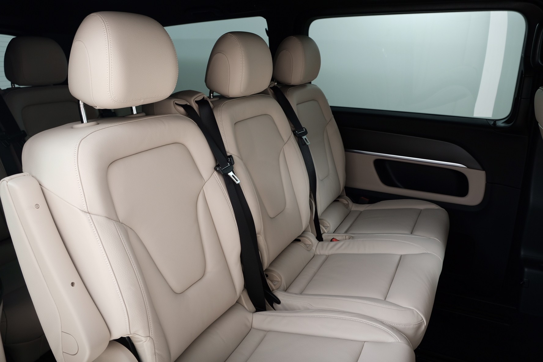 MERCEDES-BENZ V 250 d Avantgarde-image-11