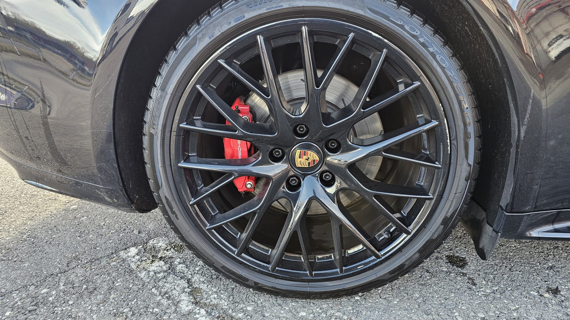 PORSCHE 4.0 V8 GTS-image-2