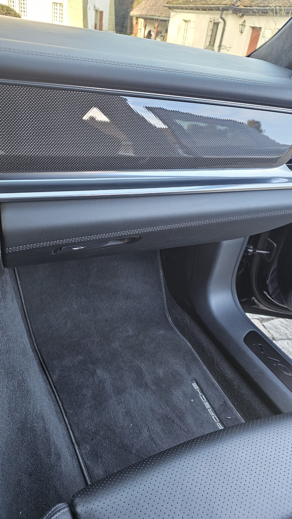 PORSCHE 4.0 V8 GTS-image-12