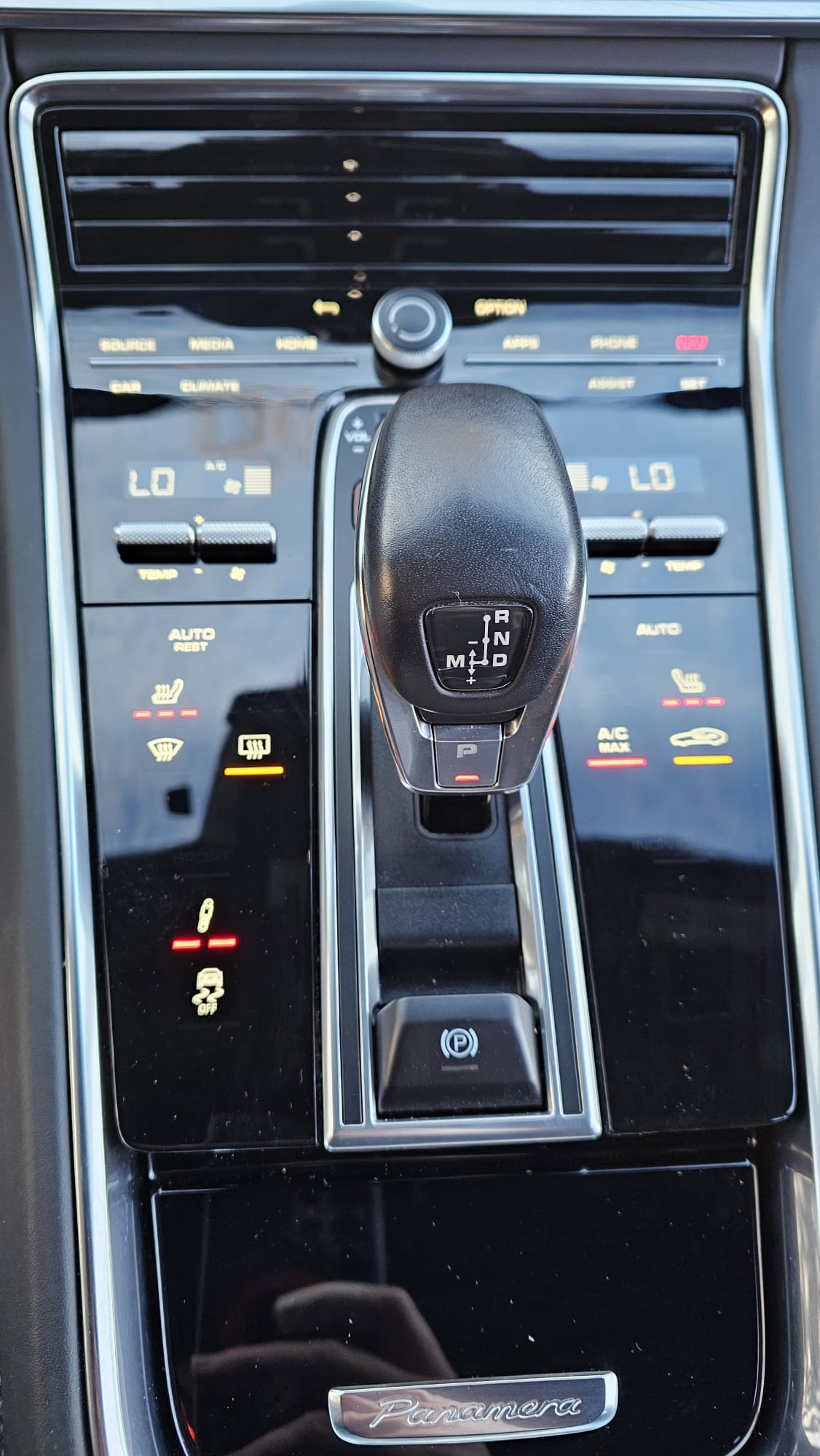 PORSCHE 4.0 V8 GTS-image-13