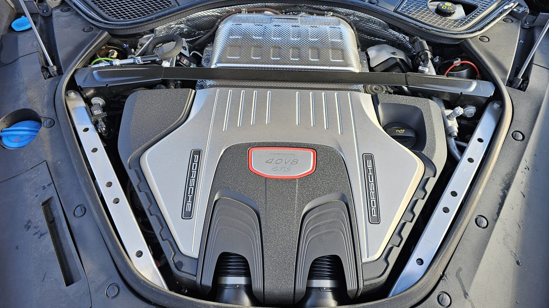 PORSCHE 4.0 V8 GTS-image-3