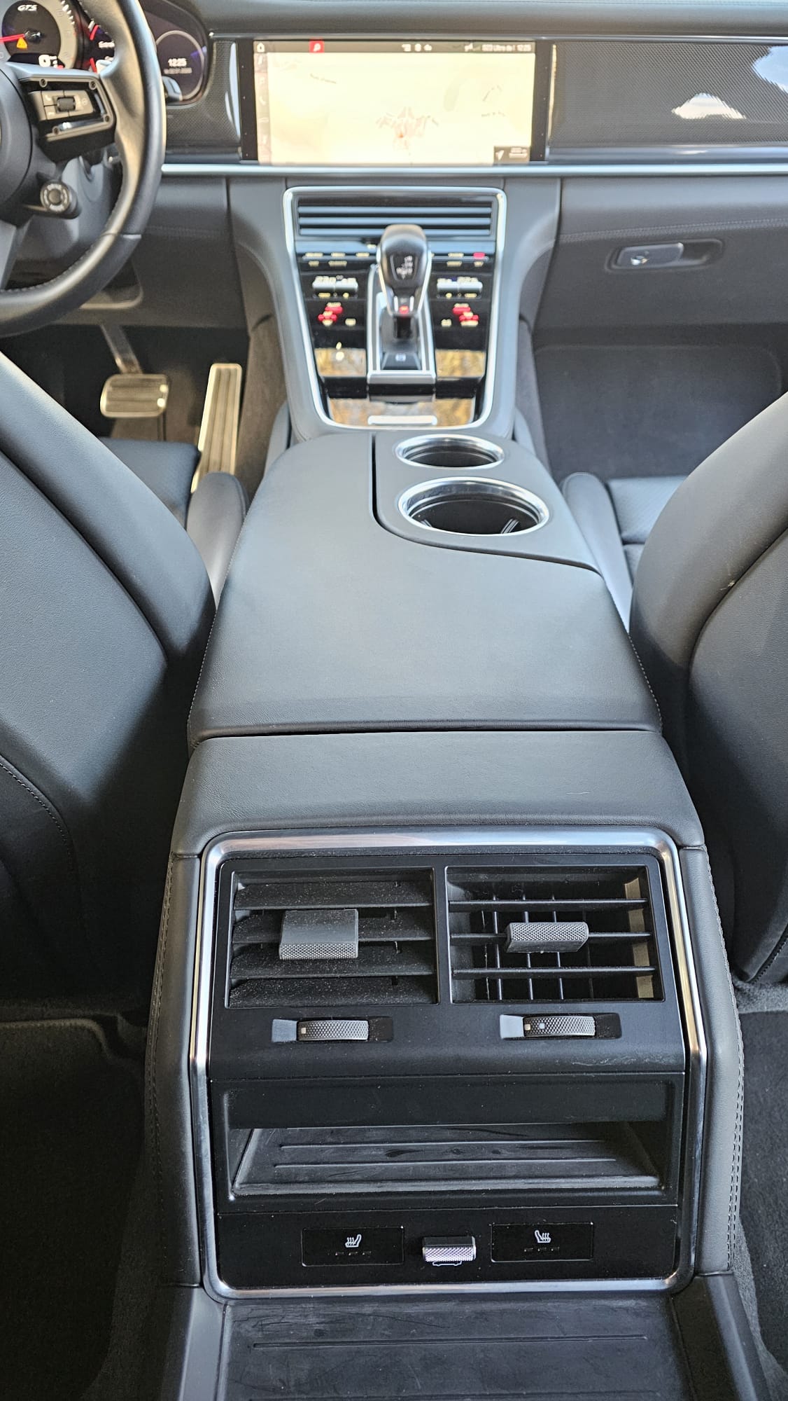 PORSCHE 4.0 V8 GTS-image-15